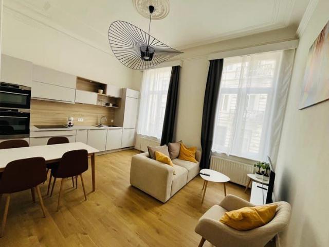 Renovated house, with parking, excellent location