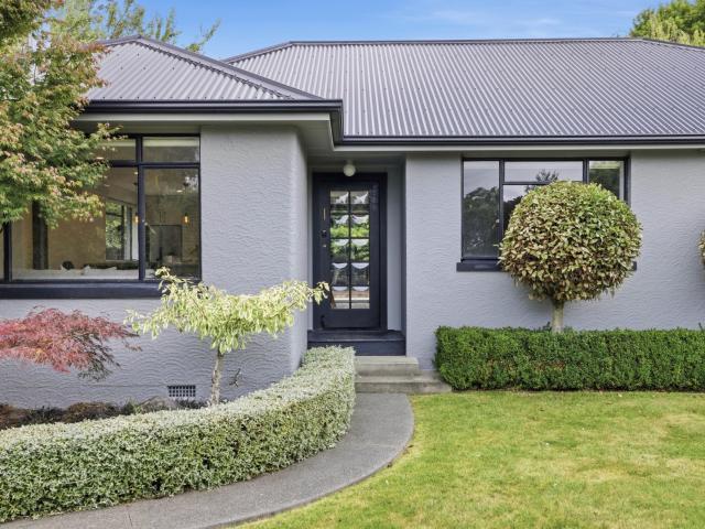 Renovated Home With Entertainer’s Deck And Studio