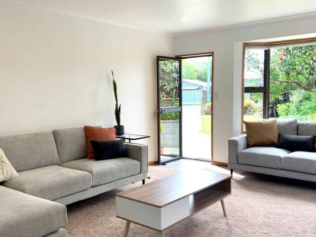 Renovated Immaculate Fully Furnished Home in Excellent Location!