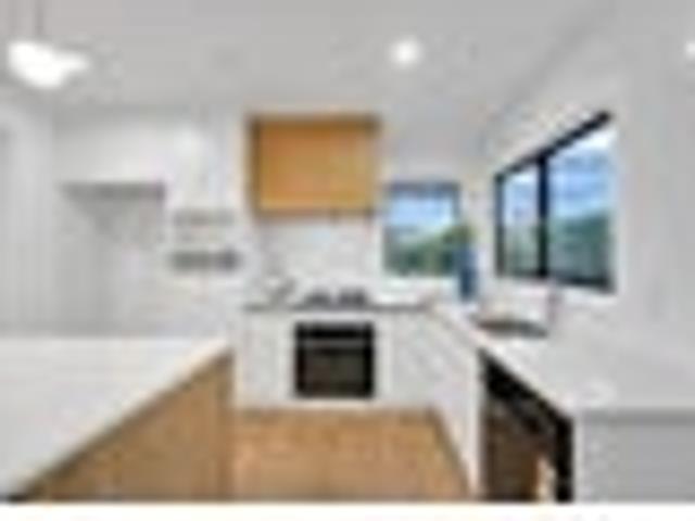 Renovated Jewel of Whitney on Freehold 1062sqm