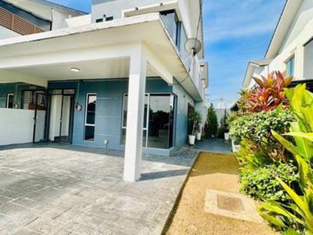 Renovated OPEN FACING 2Storey Semi D Taman Dataran Abadi Sepang