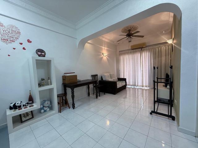 Renovated Layout Spacious Living Area Vacant Unit in Relau