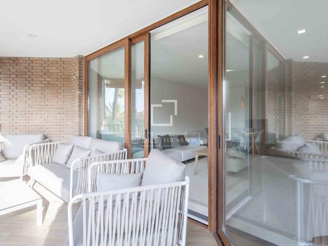 Renovated luxury apartment with a terrace for rent in El Pla del Real