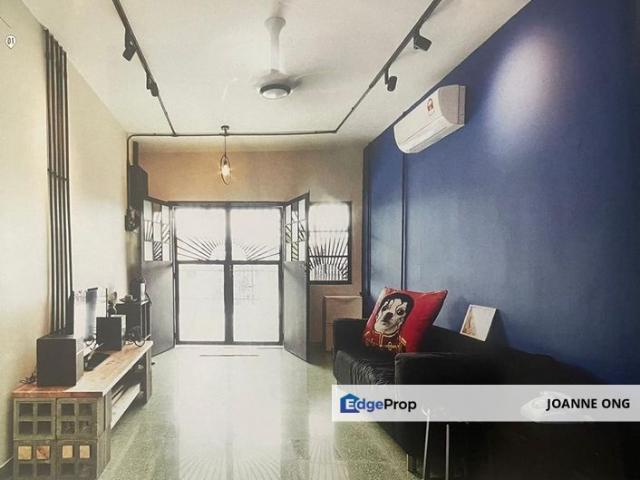 Renovated Modern Industrial, walk up Single Storey Terrace with Mezzanine Floor For Taman Taynton View
