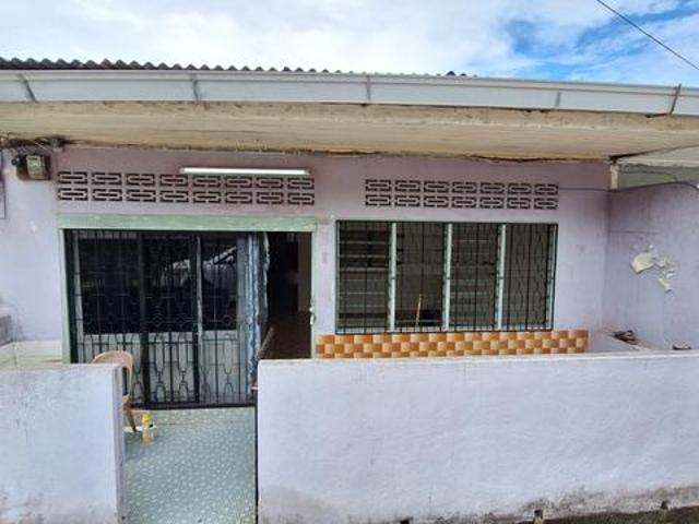 RENOVATED NON BUMI Single Storey Terrace at Pasir Panjang PD for Sale
