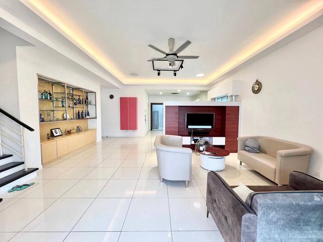 RENOVATED SEMI D Double Storey TAMAN SAUJANA EMAS KAJANG