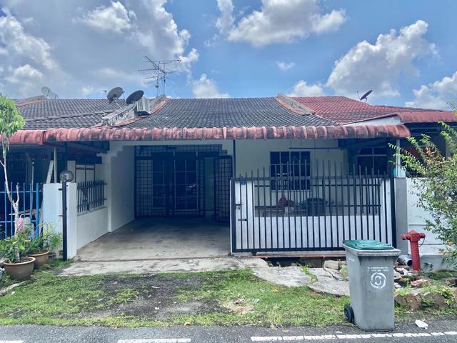 Renovated Single Storey Taman Aman Kampung Jawa Segamat For Sale