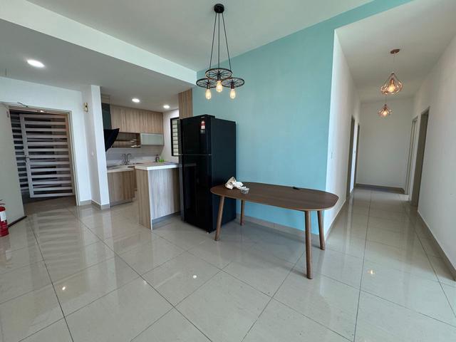 Renovated Skyvilla D Island Lakeview Condo In Elevia Wharf Puchong