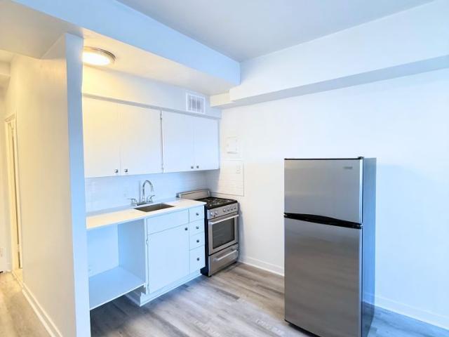 Renovated studio JULY 1ST – 175 Sherbrooke O