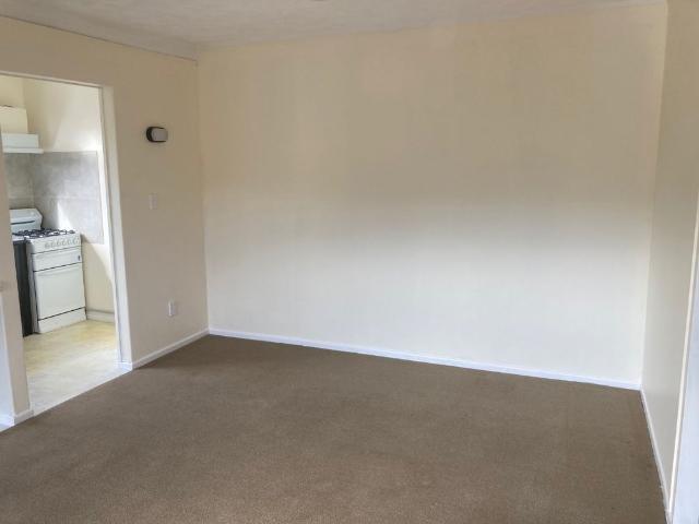 Renovated Sunny 2 Bedroom Townhouse