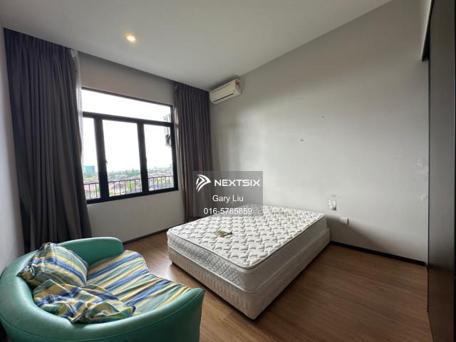 Renovated, Pool view with two carpark