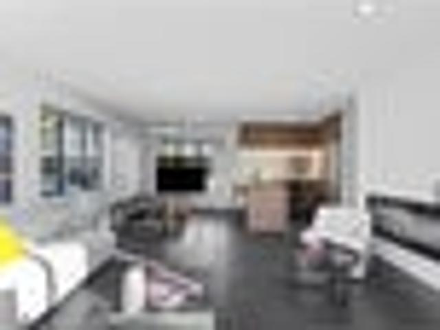 Renovated Perfection & Double Garaging
