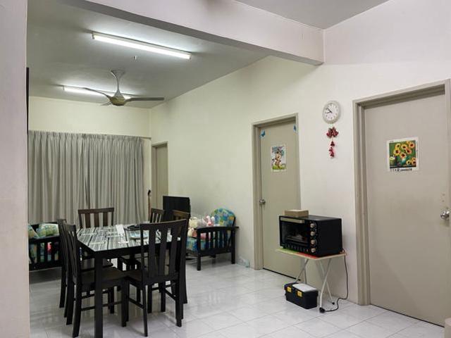 Renovated Putra Indah Apartment Taman Pinggiran Putra Seri Kembangan