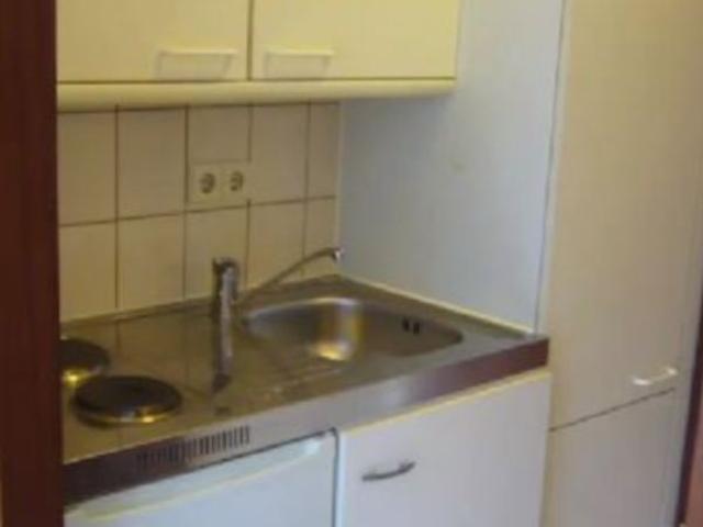 Renovated, quiet, centrally located 1 room apartment, Frankfurt Amsterdam Apartments for Rent