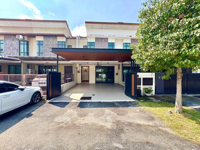 Renovated With Furnished 2 Storey Taman Saujana Klia Kota Warisan