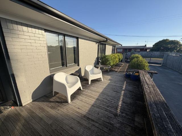 Renovated With Love Family Home In Chartwell/queenwood