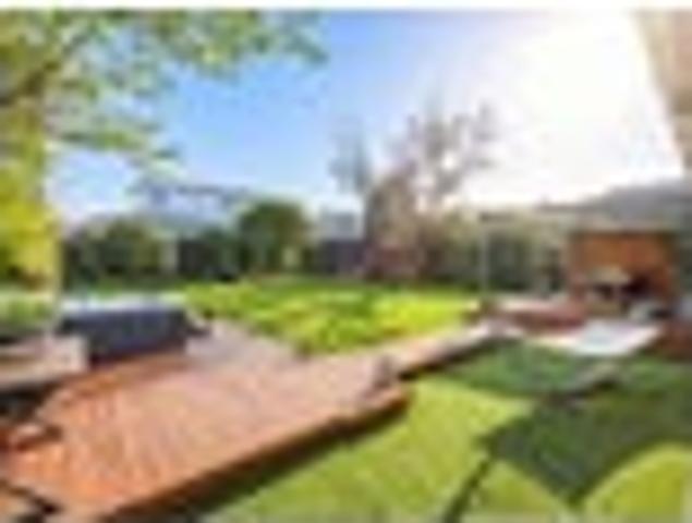 Vendors relocating! Must Sell!
