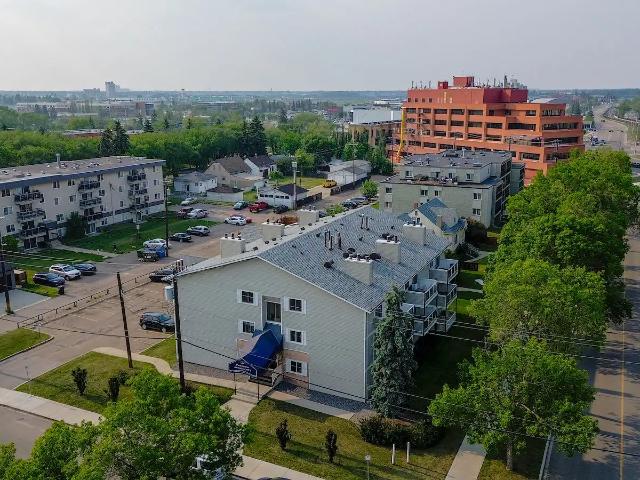 ✨ Renovated Top Floor Corner 1 Bedroom Condo – Steps to LRT, Mall & Hospital! ✨
