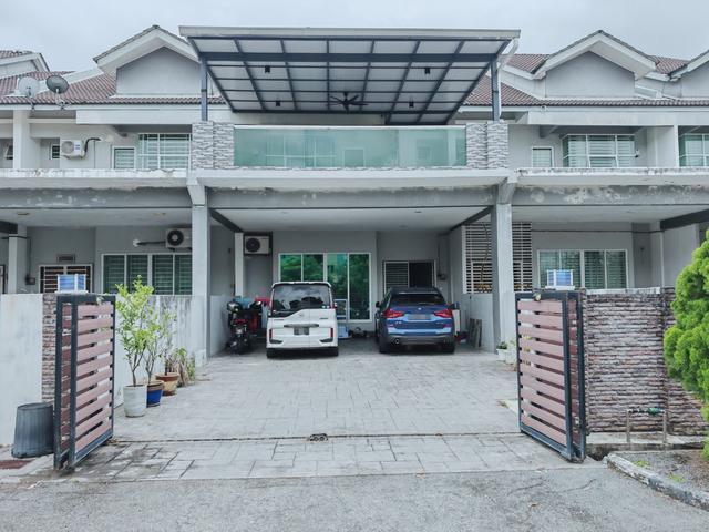 Renovated Teres 2 Tingkat Saiz Luas Open Facing GatedGuarded