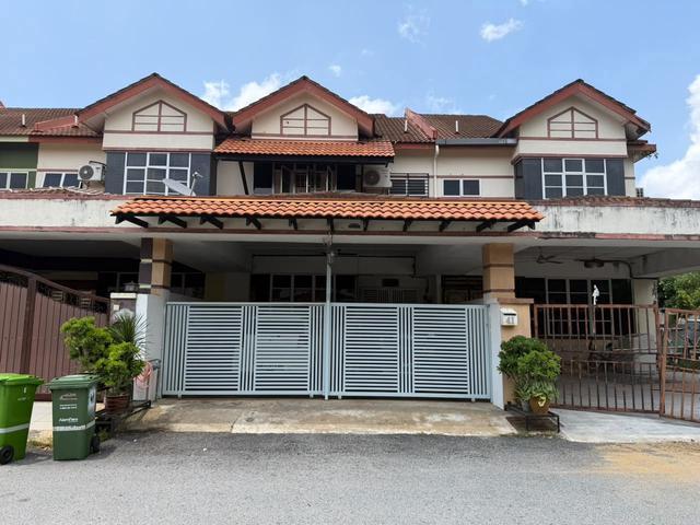 RENOVATED Teres Dua Tingkat IM8 Taman Mahkota Putra