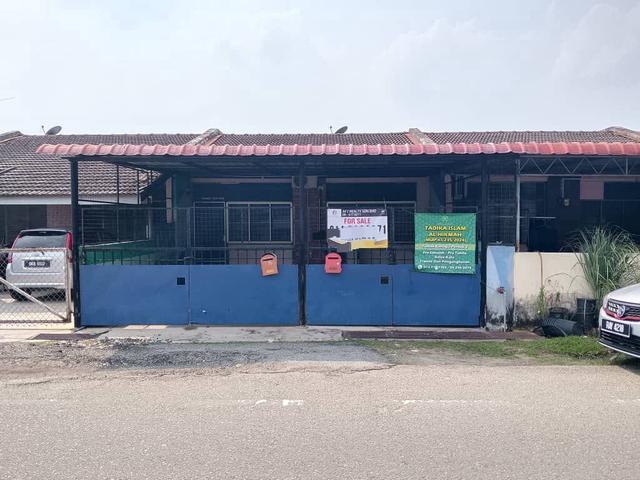 Renovated Teres Setingkat di Jalan bahagia