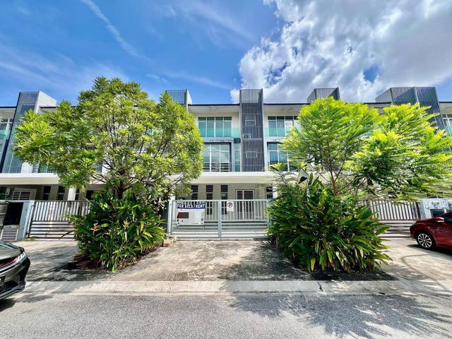 RENOVATED Triple Storey Bangi Avenue Terrace