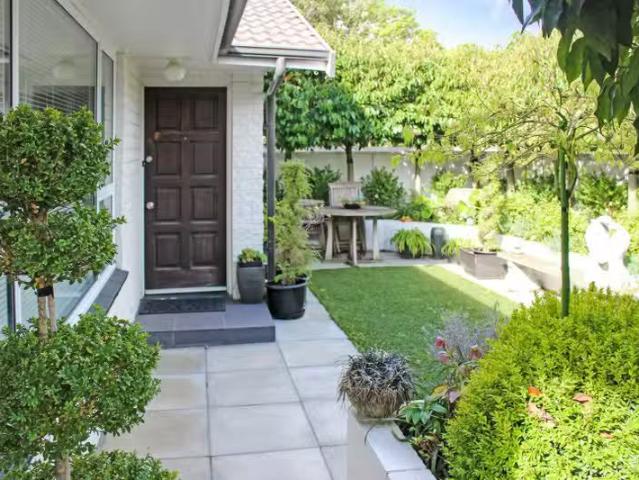 Renovated Two Double Bedroom & Office Furnished Home First N.