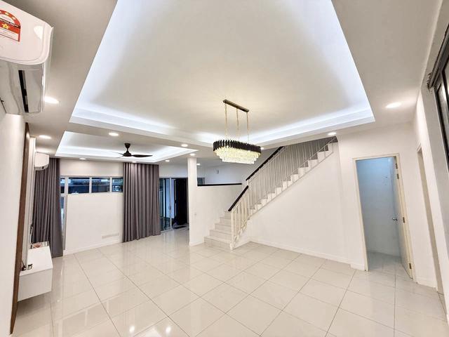 Renovated Unit 22x75 Double Storey Bandar Rimbayu Chimes