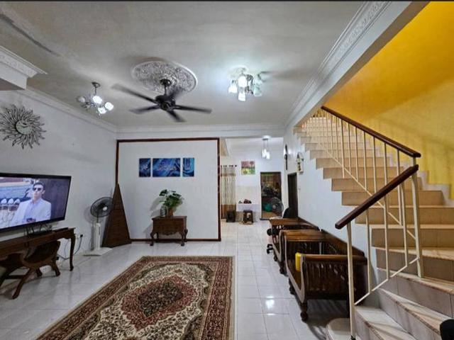 RENOVATED UNIT TERES 2 TINGKAT SEKSYEN 23 SHAH ALAM AEON BIG UPTOWn