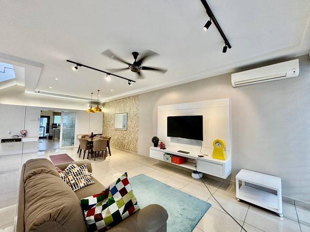 RENOVATED UNIT Double Storey Laman Glenmarie Gated Guarded Area