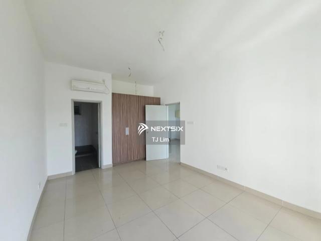 Renovated unit, fully furnished, Middle floor, High rental demand