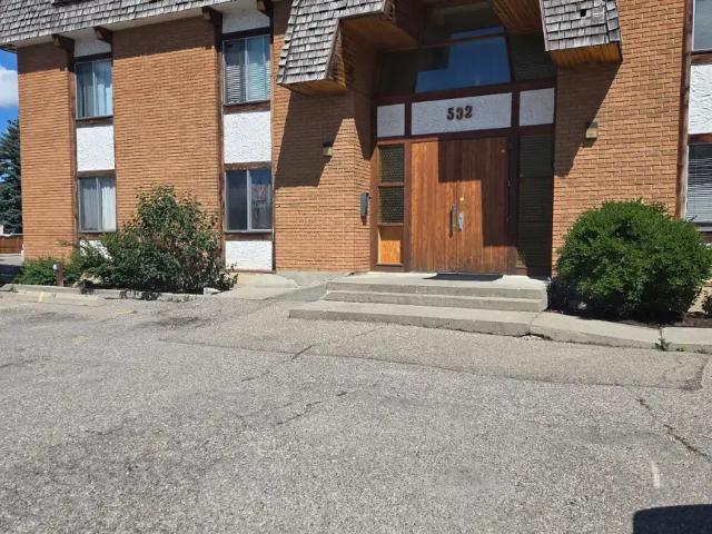 RENOVATED UNIT IN QUIET MATURE BUILDING IN GREAT LOCATION WITH PRIVATE BALCONY!