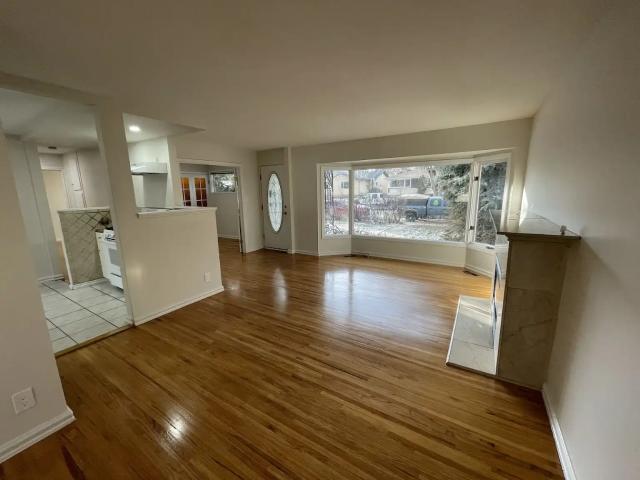 Upper Floor, 2BR + den, deck, garden, min 6 months lease