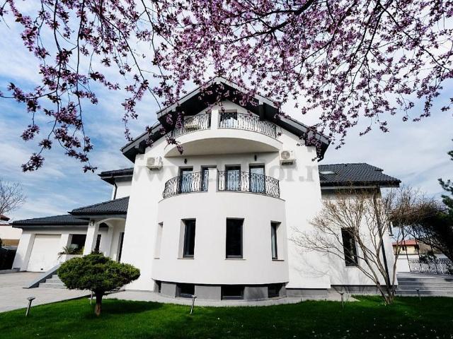 RENOVATED villa in Porsche Romania area