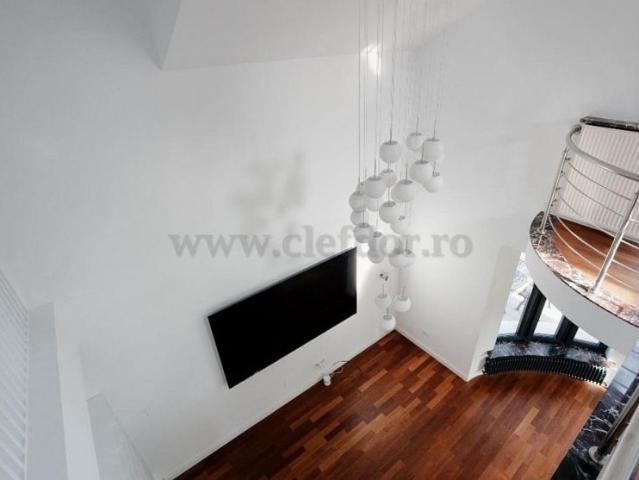 RENOVATED villa in Porsche Romania area