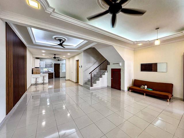 RENOVATEDDouble Storey Oakberry Taman Pelangi Semenyih 2
