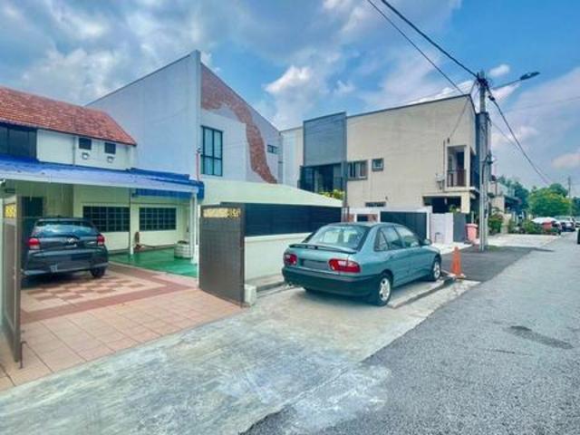 RENOVATEDDouble Storey Jalan Carey Seksyen 1A71 Petaling Jaya