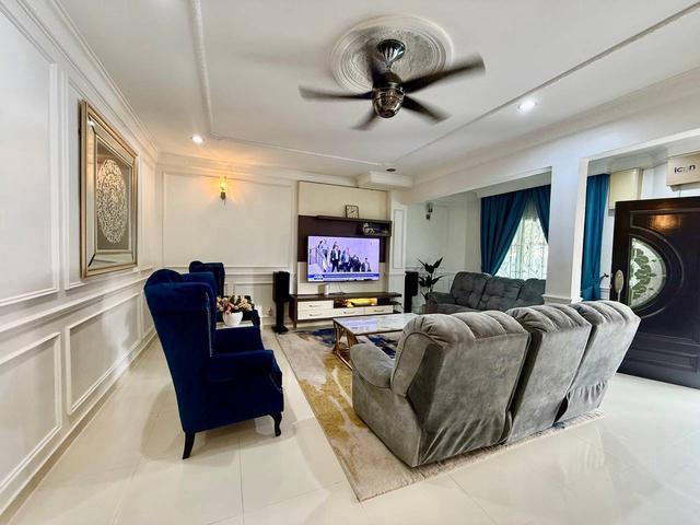 RENOVATEDDouble Storey Jalan Kristal Seksyen 7 Shah Alam