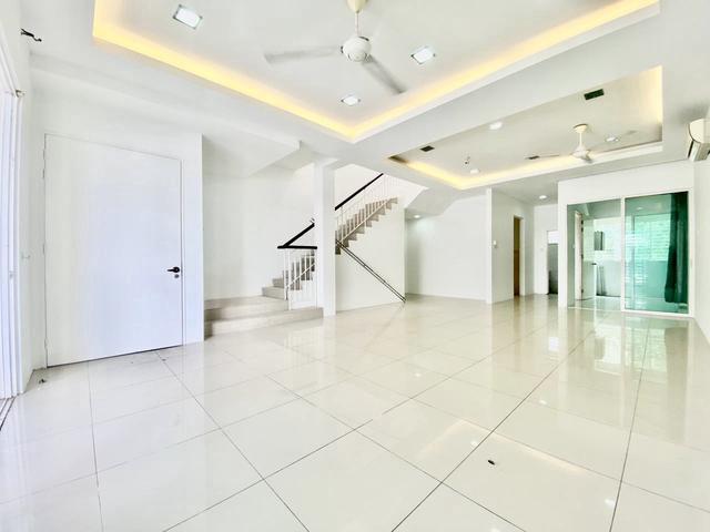 RENOVATEDDouble Storey Terrace Nadayu 92 Kajang