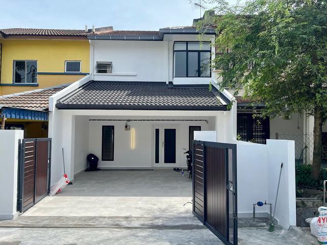 RENOVATEDEXTENDEDFREEHOLD20 x 65 sqft 2 Storey Terrace