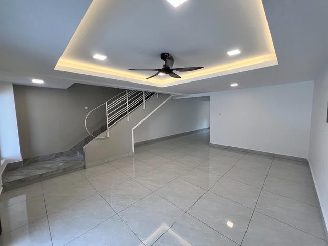 RENOVATEDEXTENDEDFREEHOLDnearby Bandar Sungai Long