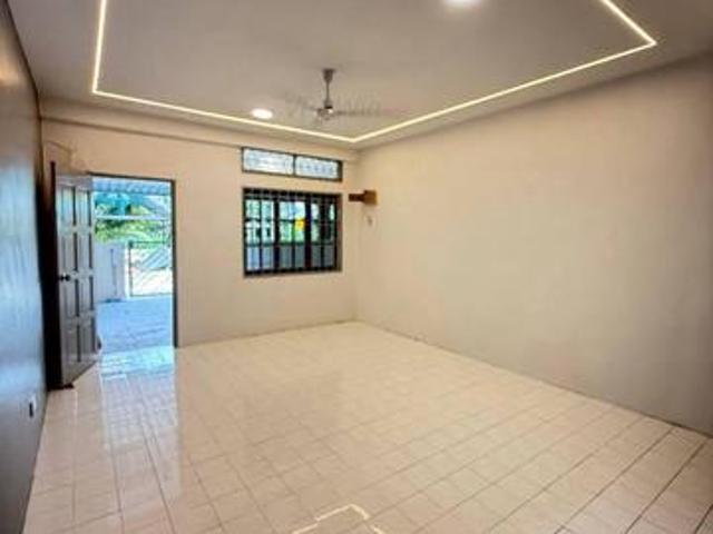 RenovatedFreehold3bedroomInvestment