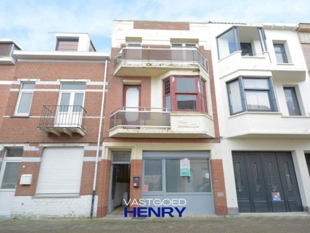 Rénovation d'une maison avec 7 chambres cherche un bricoleu