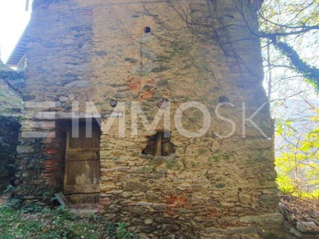 Renovationsmöglichkeit mit Projekt und Dachaufstockung