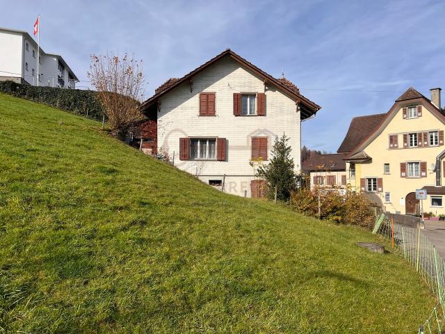 Renovationsbedürftiges Einfamilienhaus mit viel Potenzial