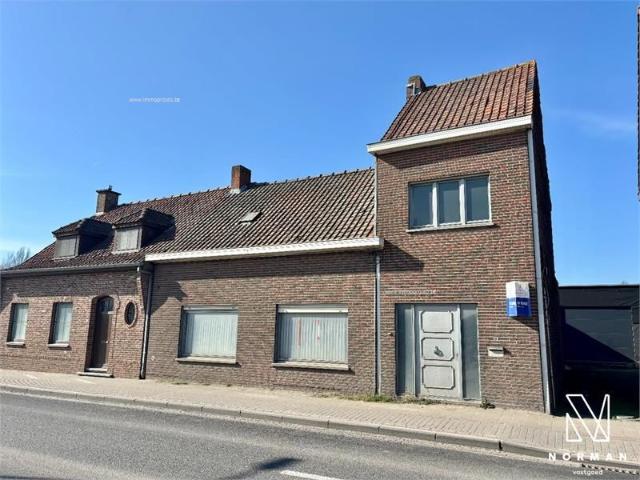 Renovatiewoning Inpandige garage toegestaan op perceel van 900m² te Deerlijk
