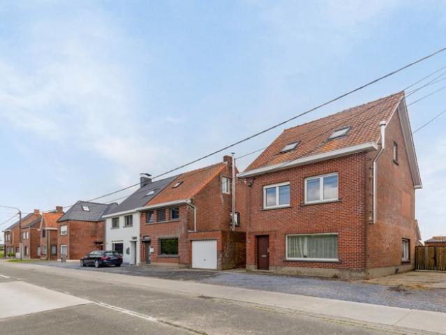 Renovatiewoning met bijgebouw op net geen 1 000 m2