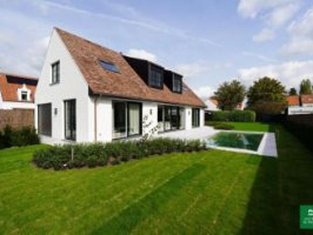 Renovatieproject van een villa met 4 slaapkamers en zwembad