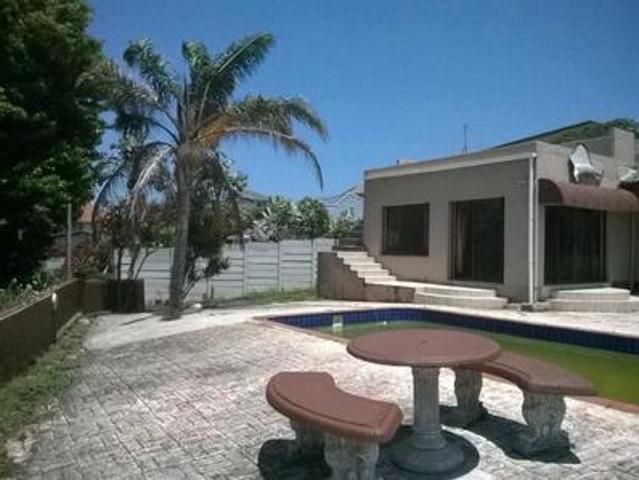 renovators dream! perfect location!