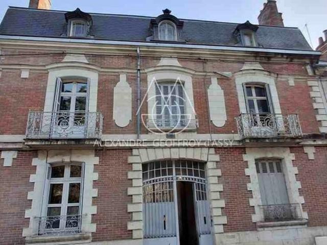 Rénovez cette maison de 143 m2 avec dépendances et deux jardins dans Tours
